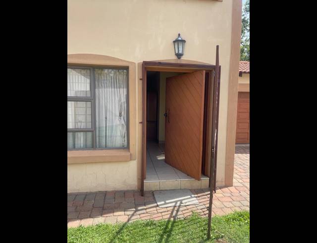 3 BEDROOM DUPLEX FOR SALE IN COUNTRY VIEW